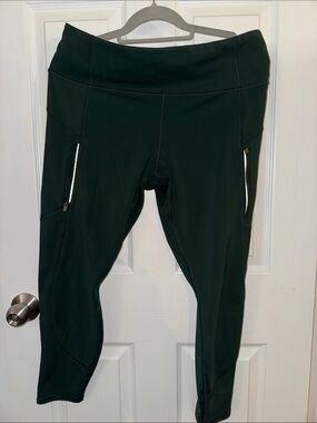Athleta Green' Capri Leggings with Zip Pockets